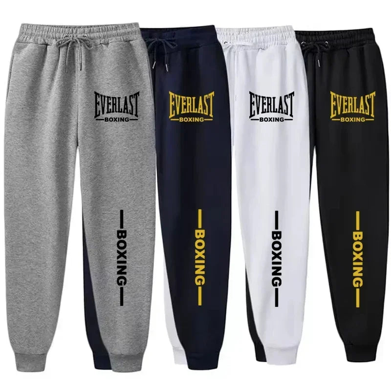 Pantaloni sportivi EVERLAST autunno/inverno 2025, unisex, con stampa, ideali per running, fitness e attività all’aperto. Joggers casual in tessuto felpato, comodi per lo sport e il tempo libero.